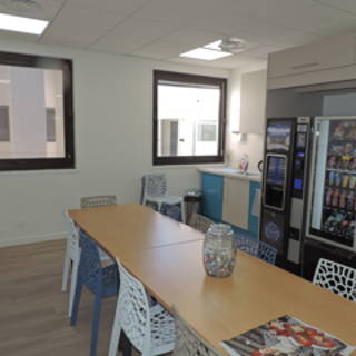 Bureau privé 18 m² 3 postes Coworking Rue des Vergers Limonest 69760 - photo 4